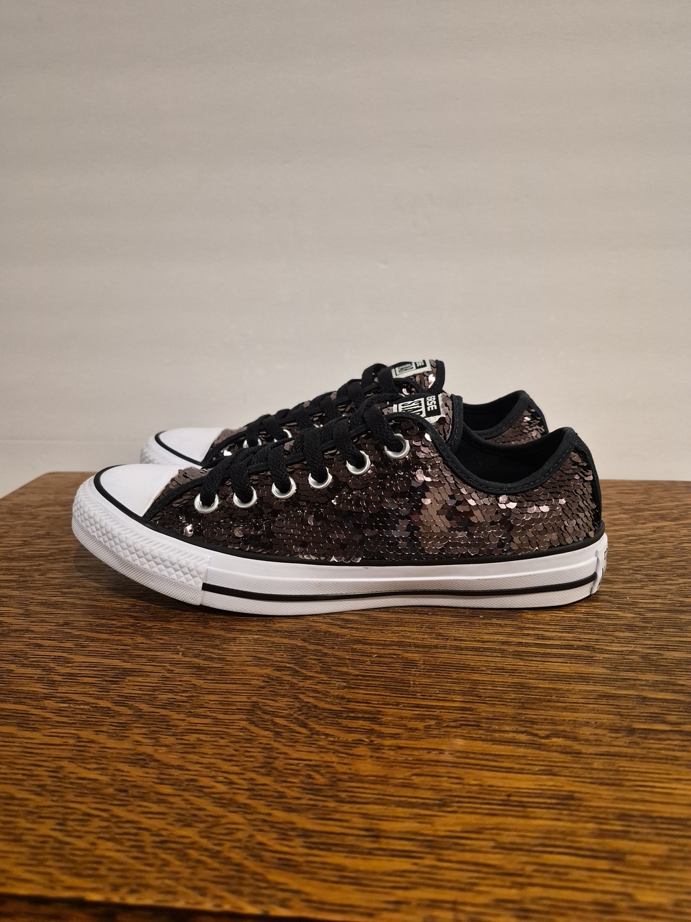 Converse Chuck Taylor All Star Ox low-top Fashion Sneakers
Women's Size US 7